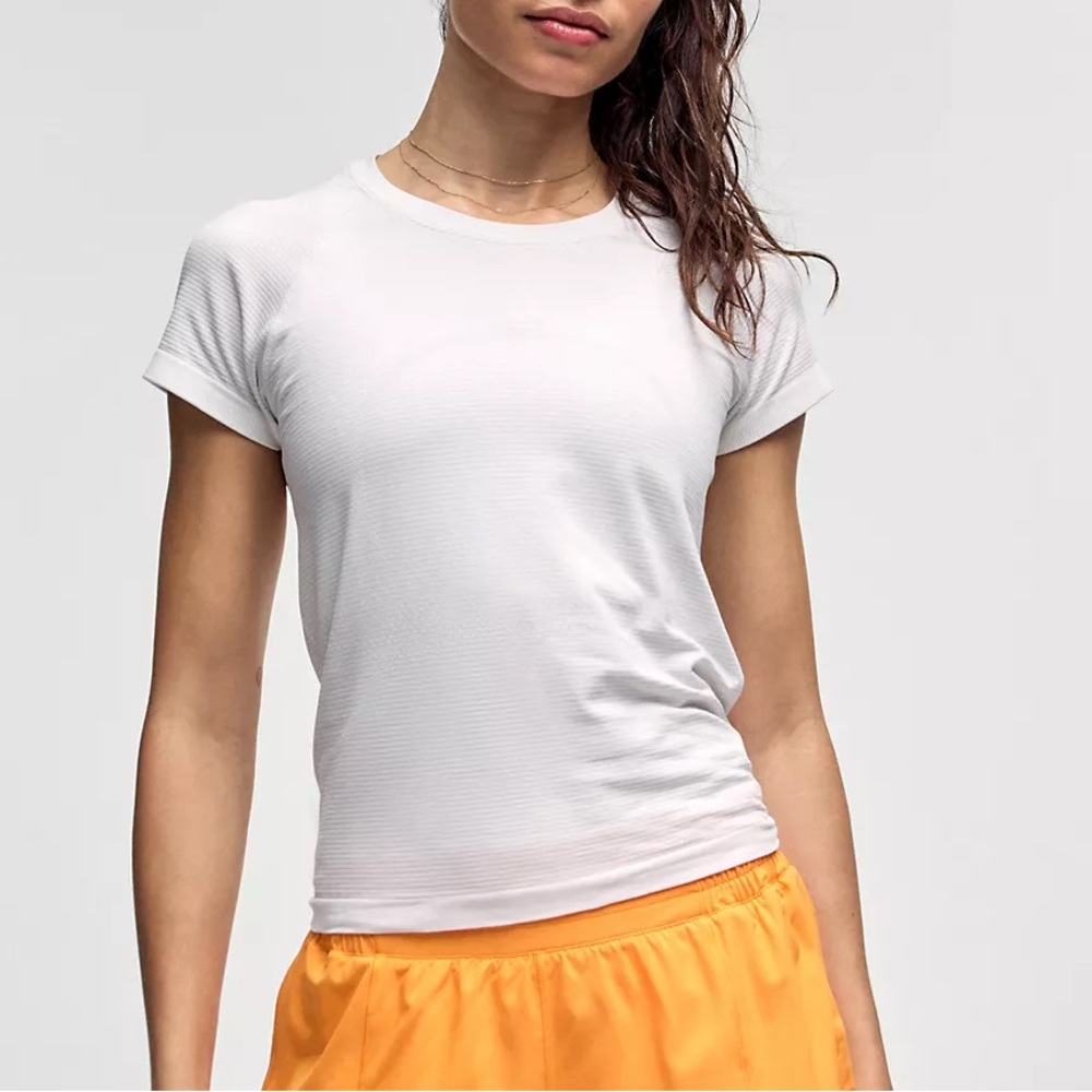 Lululemon White Swiftly Tech Short-Sleeve Shirt 2.0
Waist Length